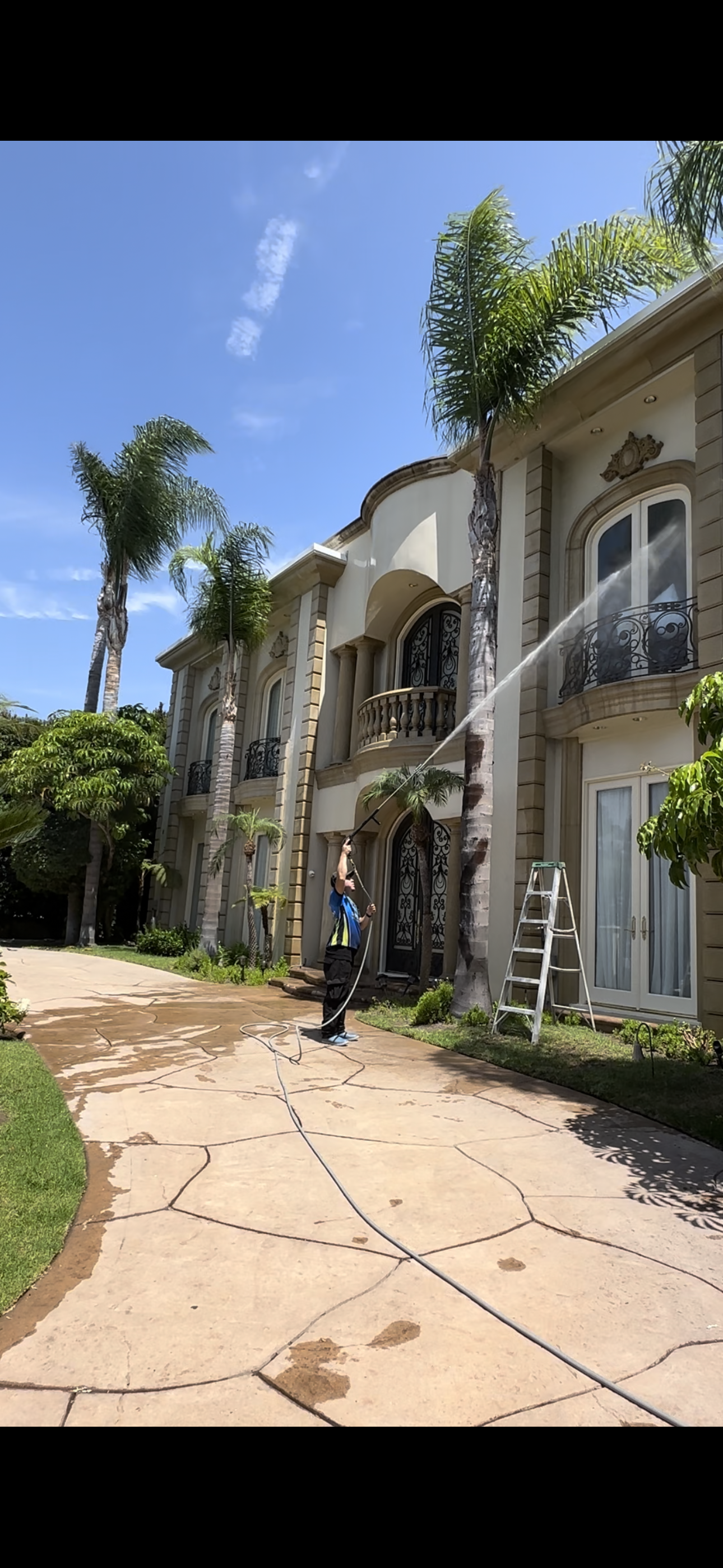 Concrete Power Washing and House Wash in Beverly Hills, CA